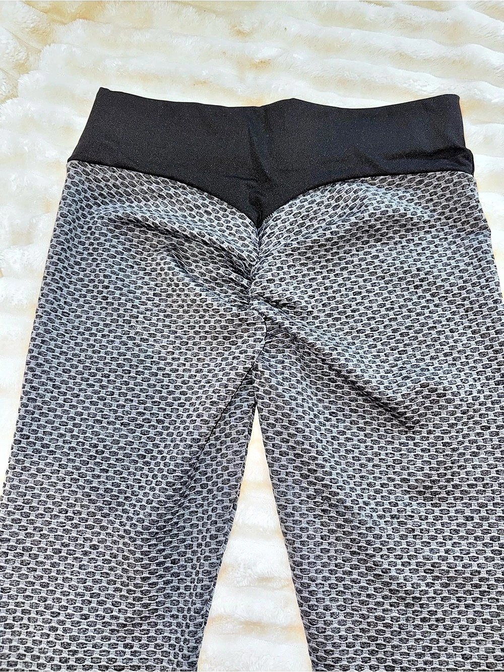 Women’s High Waist Textured Booty Lift Leggings – Black/Grey – Size L